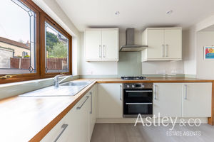 kitchen- click for photo gallery